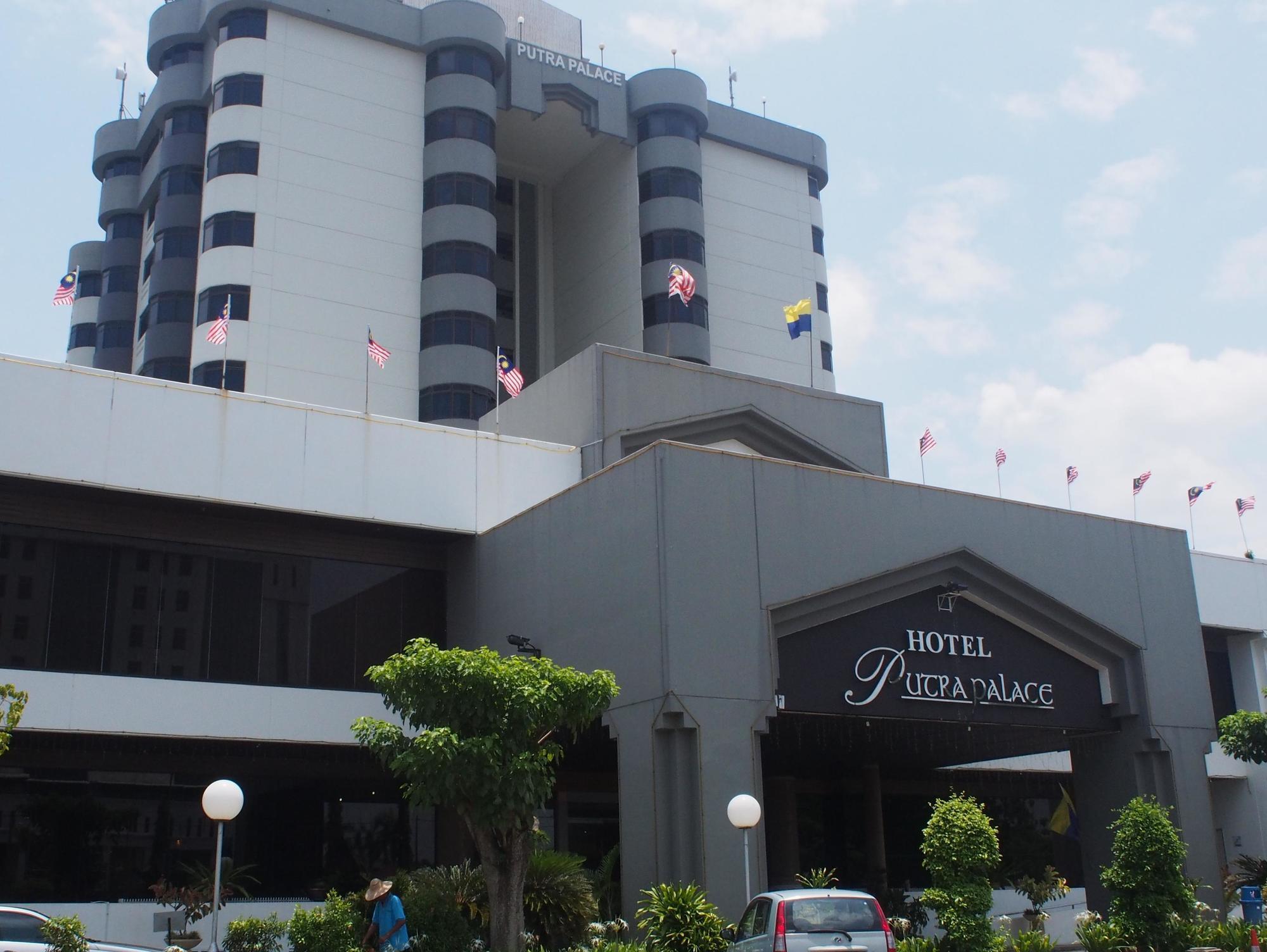 The Putra Regency Hotel Kangar Kültér fotó